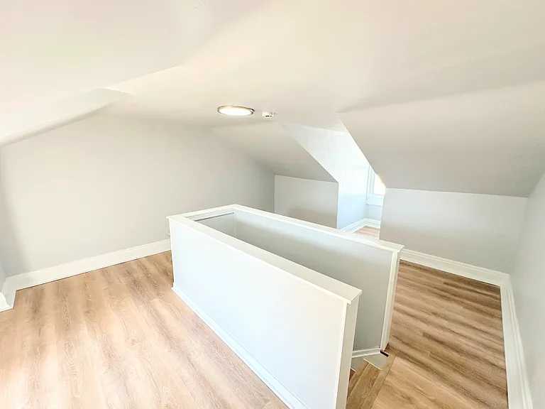 207 Mary St — Photo 22