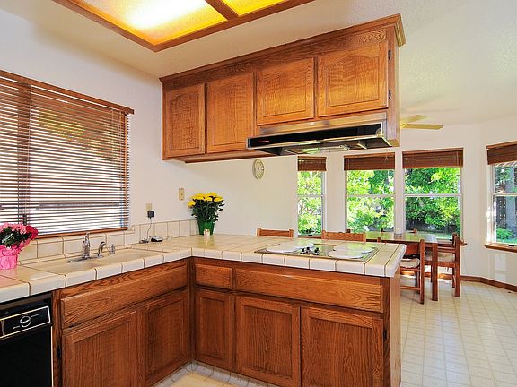 Bright kitchen!