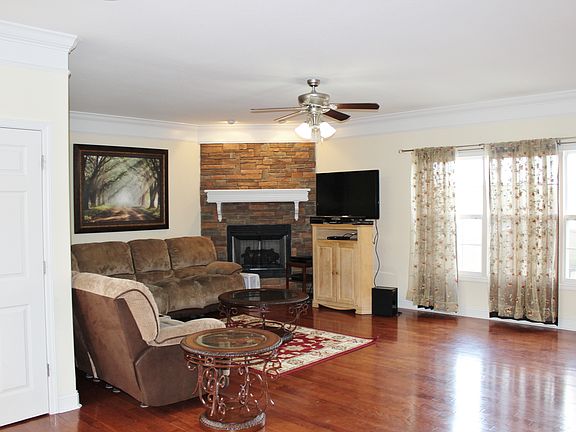 5th image of 946 Terraceside Cir