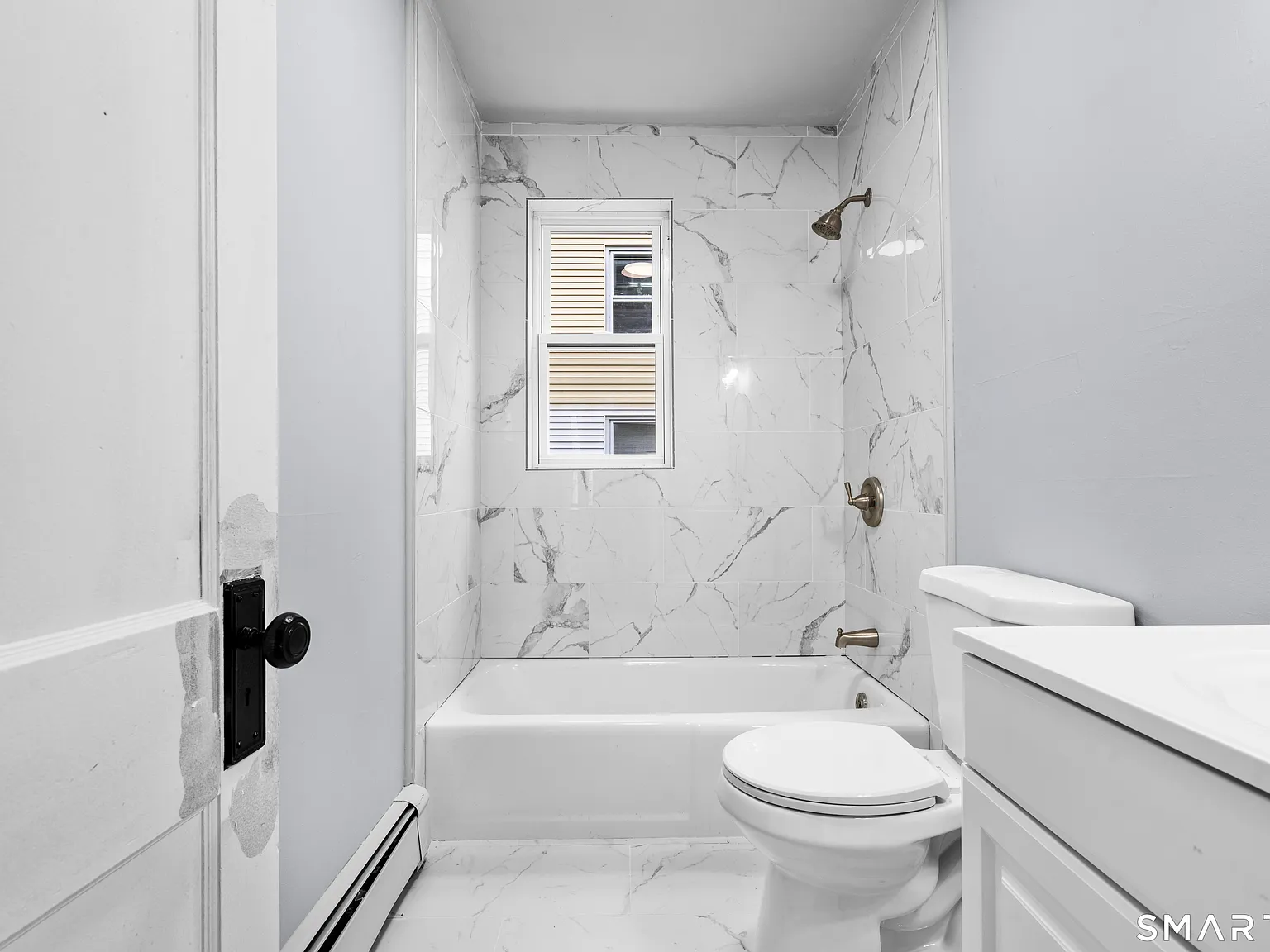 3 bed, 1.0 bath, 1100 sqft, $2,000 — Photo 2
