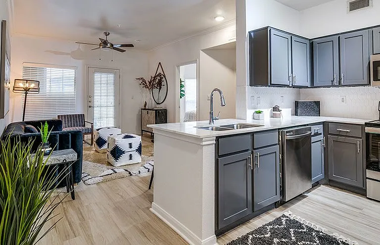 NEO at Midtown Apartments — Photo 5