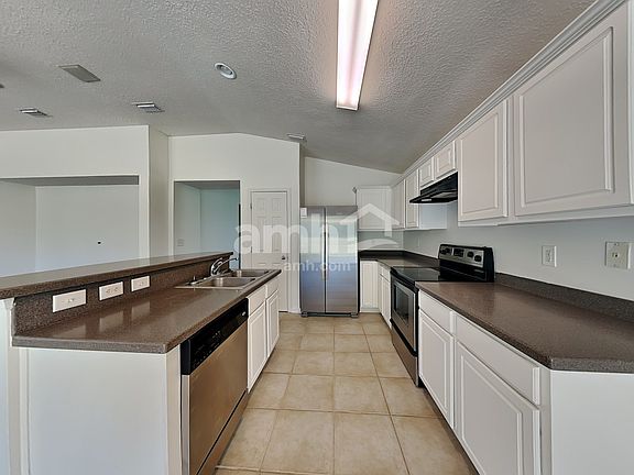 3rd image of 76227 Deerwood Dr