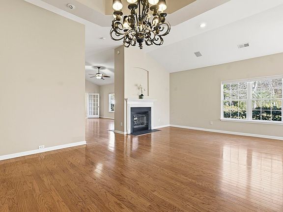 5th image of 4510 Periwinkle Ct.