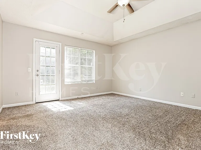 2347 Glencairn Ln SW — Photo 9