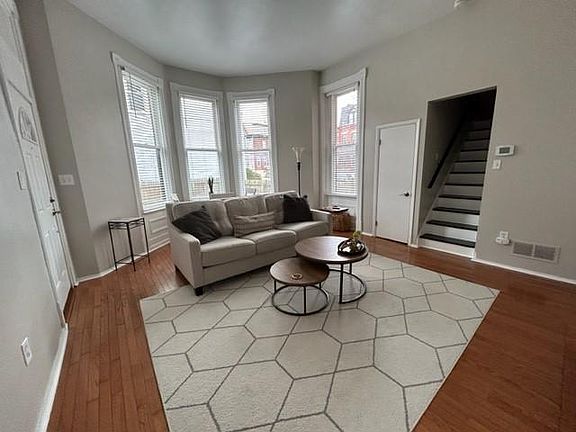 Soaring high ceilings & gorgeous natural light