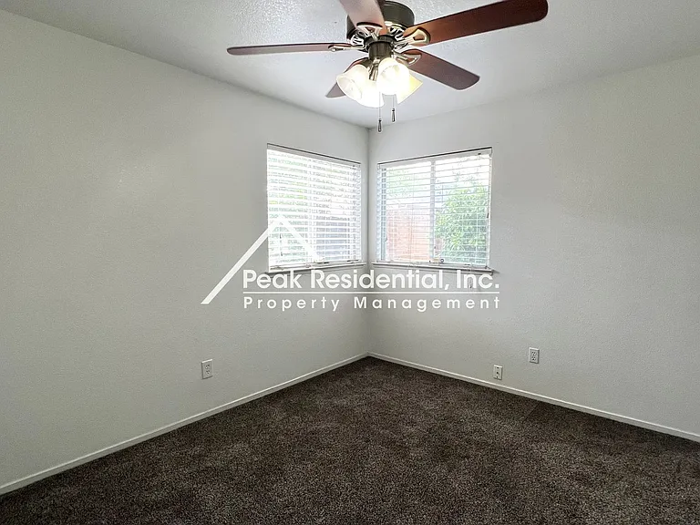8274 Golden Park Ct — Photo 10