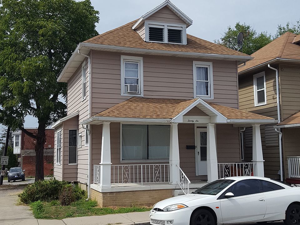 2nd image of 36 S Royal St