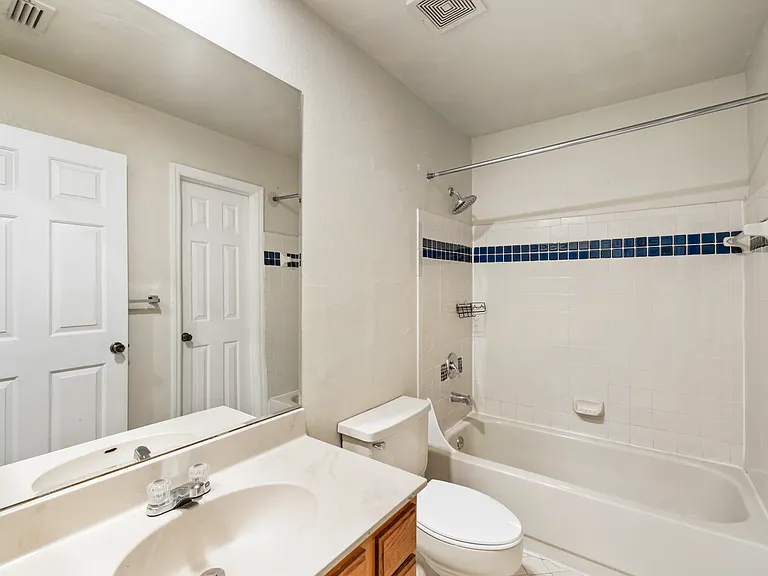 4160 Versailles Dr #4160D — Photo 10