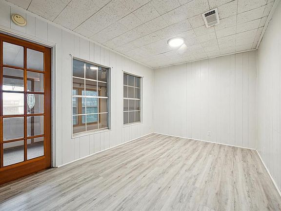 3rd image of 4722 Palmetto St