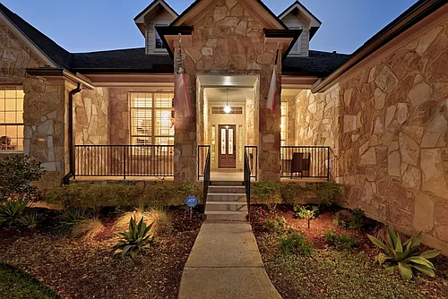 131 Eaton Ln Photo 1