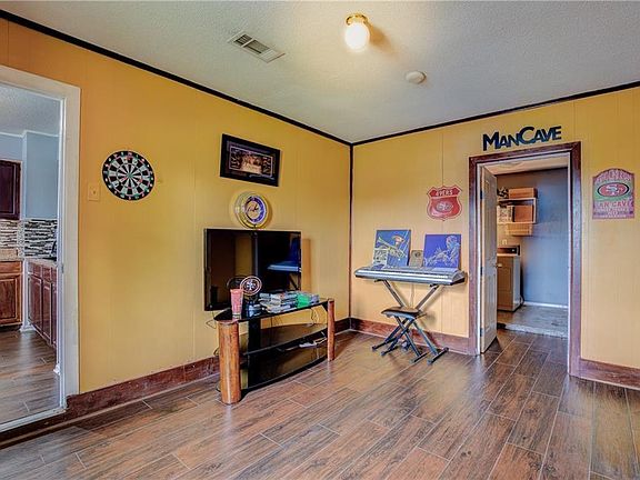 5th image of 132 Evergold Ln