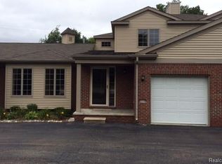 5882 N Newburgh Rd, Westland, MI 48185