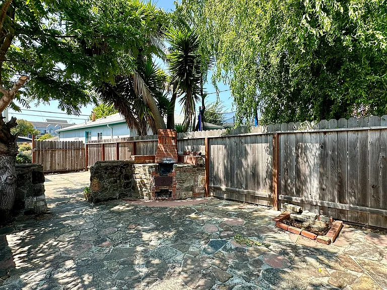 1426 Liberty St — Photo 10