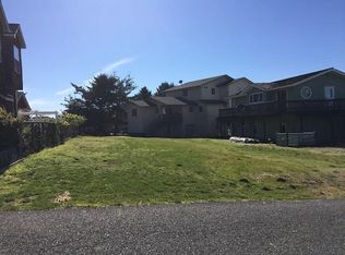 34 Sea View Rd, Whitethorn, CA 95589
