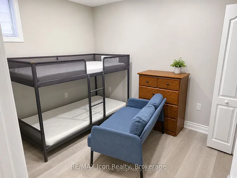 165 Rockcliffe Dr #B — Photo 2
