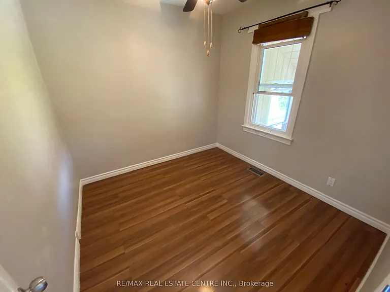 519 Catharine St N #MAIN LEVEL — Photo 10