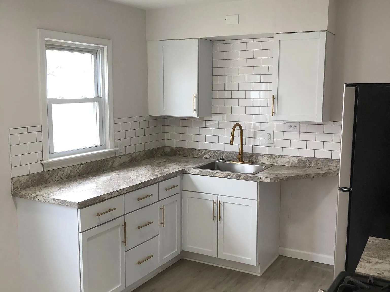 3 bed, 1220 sqft, $2,100 — Photo 2