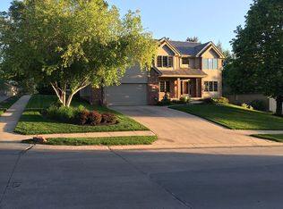 15553 Hickory St, Omaha, NE 68144