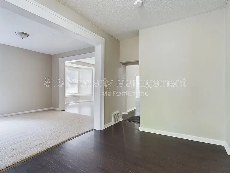 5218 Highland Ave — Photo 2