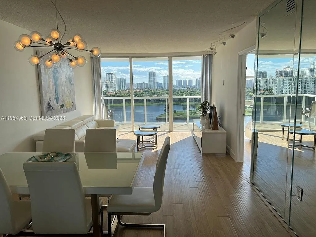 2 bed, 1050 sqft, $2,650 — Photo 3
