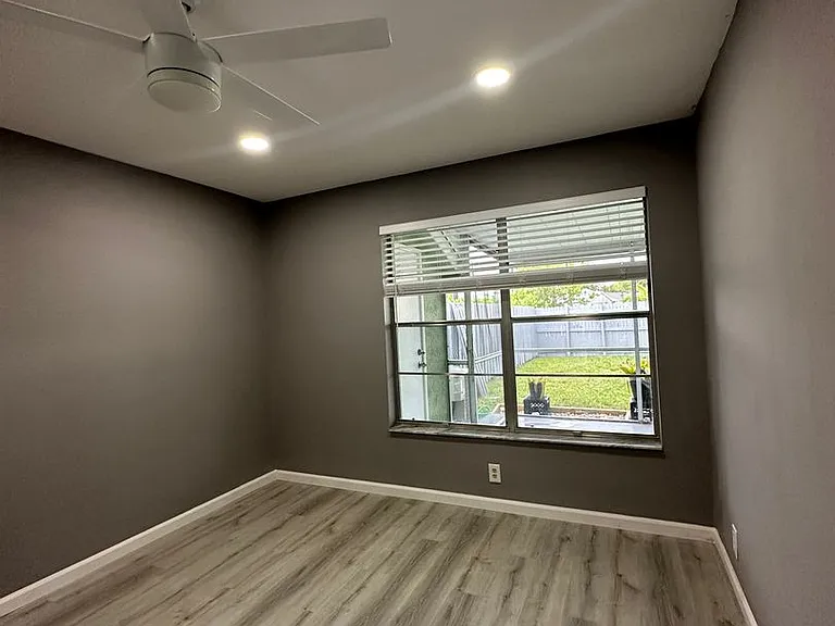 139 Deerfield Ct — Photo 12