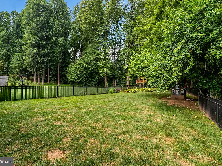 2862 Rosemary Ln — Photo 61