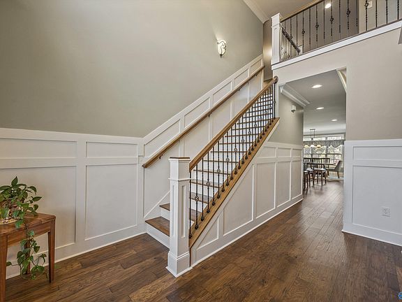 3rd image of 7556 Parktrace Ln