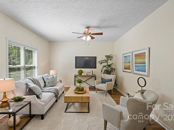 3rd image of 7621 Winterset Dr