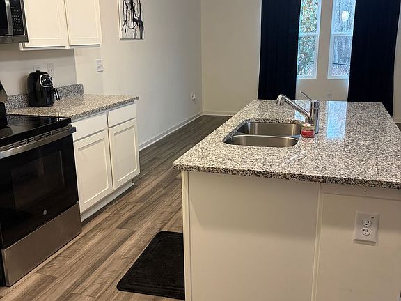 5th image of 1034 Castanea Dr