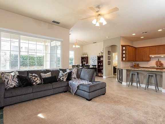 4th image of 3789 Park Dr