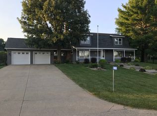 18011 224th St, Manchester, IA 52057