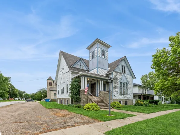 323 N Division St, Stuart, IA 50250