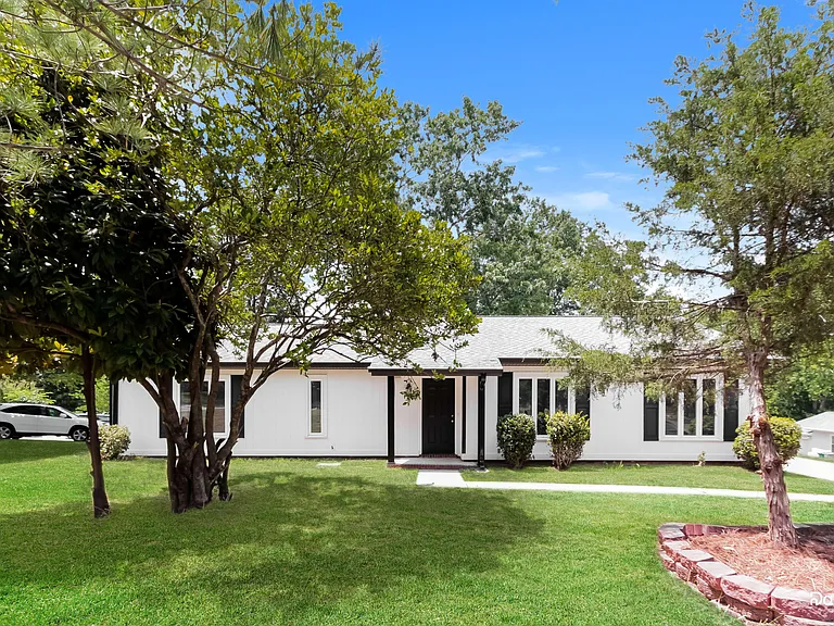 11902 Five Cedars Rd — Photo 2