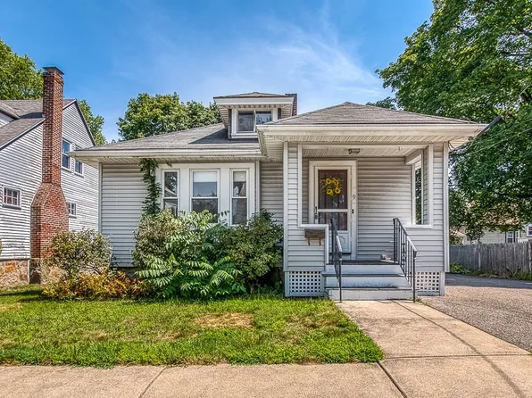 9 Carroll St, West Roxbury, MA 02132