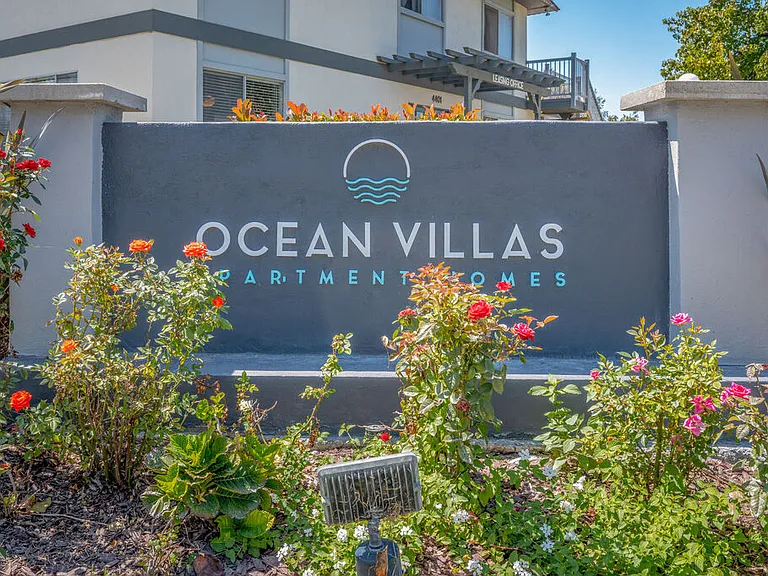 Ocean Villas Apartments — Photo 1