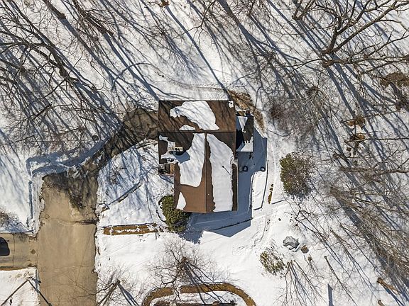 4th image of 10 Hilltop Drive