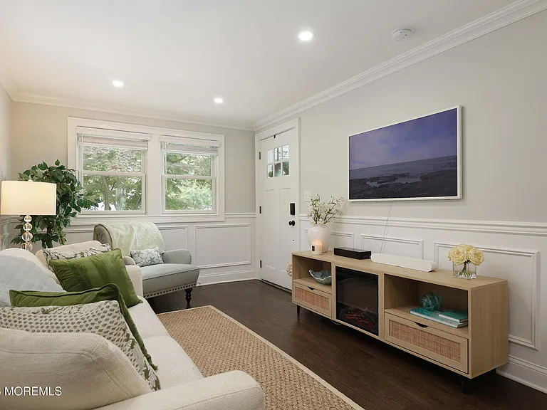 210 Linden Ave — Photo 7