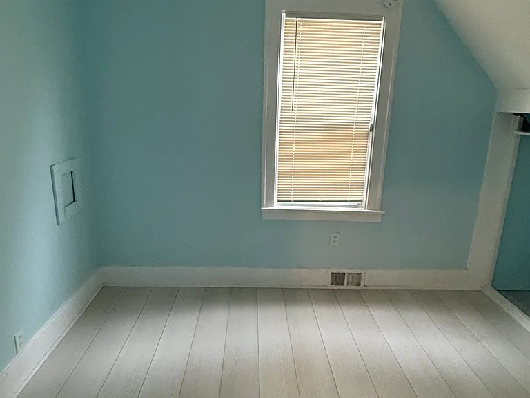 18073 Dean St — Photo 11