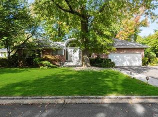 23 Olive St, Great Neck, NY 11020