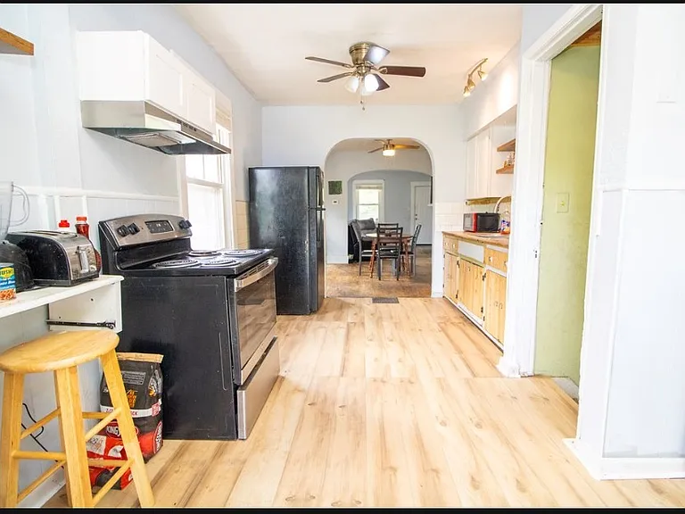 728 Brooklyn Ave — Photo 11