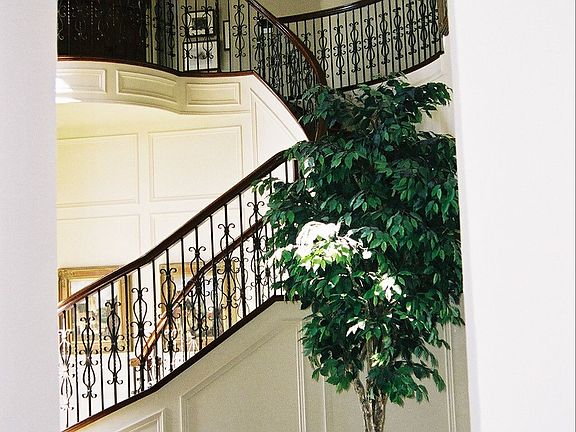 Staircase-split access