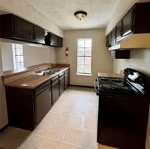 Building Photo - 908 Jeffrey Ct #C