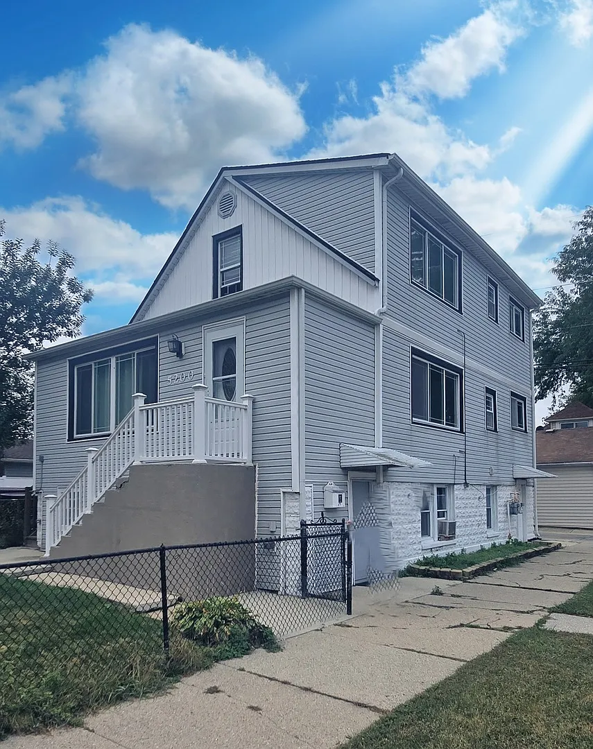 3 bed, 1100 sqft, $1,875 — Photo 1
