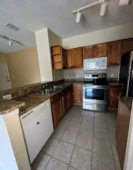 6141 Metrowest Blvd #106 — Photo 5
