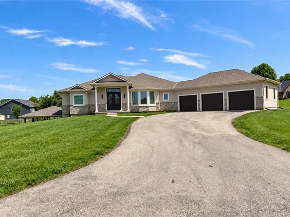 18144 Evans Rd, Tonganoxie, KS 66086