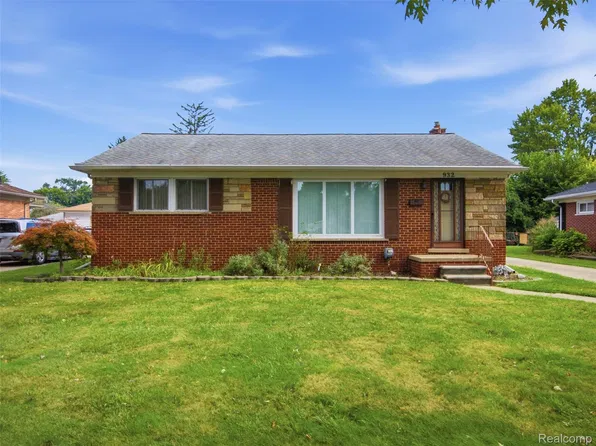 932 N Esplanade St, Mount Clemens, MI 48043
