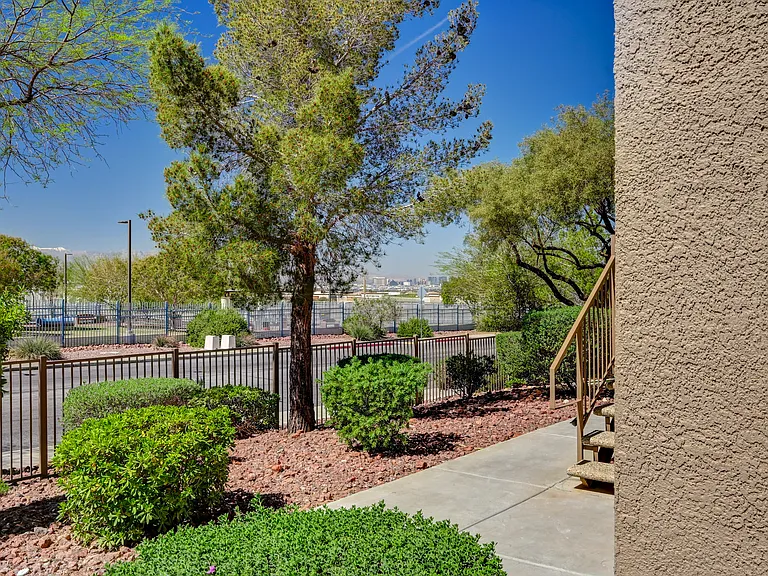 2305 W Horizon Ridge Pkwy #1512 — Photo 40