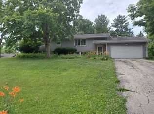 19897 Lakewood Dr, Bloomington, IL 61705