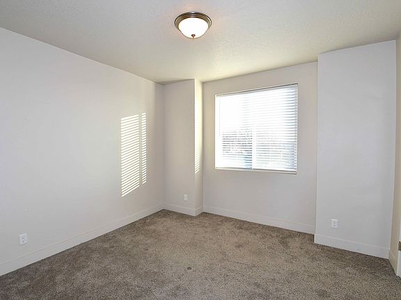 5th image of 142 7th St #B304