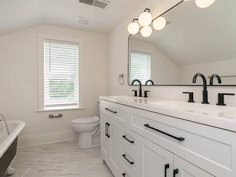 684 Hamlet St — Photo 14
